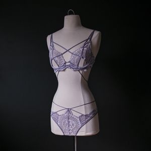 La SENZA bra and panty set in lavender. Size Medium